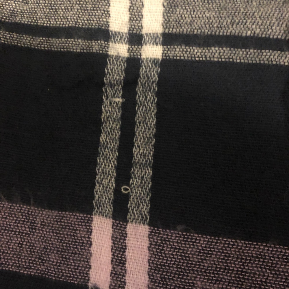 ‼️ SOLD ‼️ Aerie Navy Blue Plaid Blanket Scarf - Picture 3 of 4